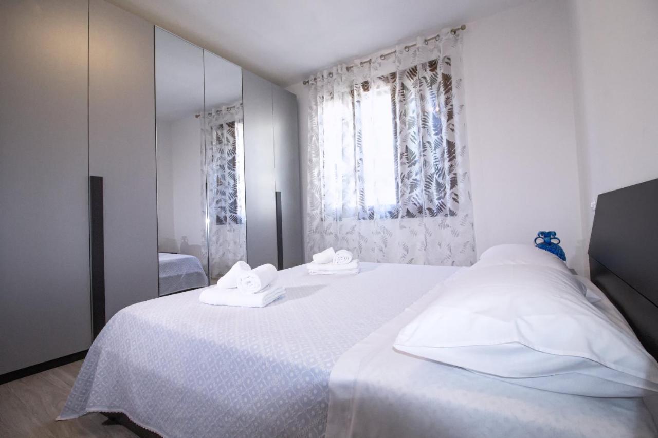 Dd House Family Holiday Apartment Cecina  Exteriör bild