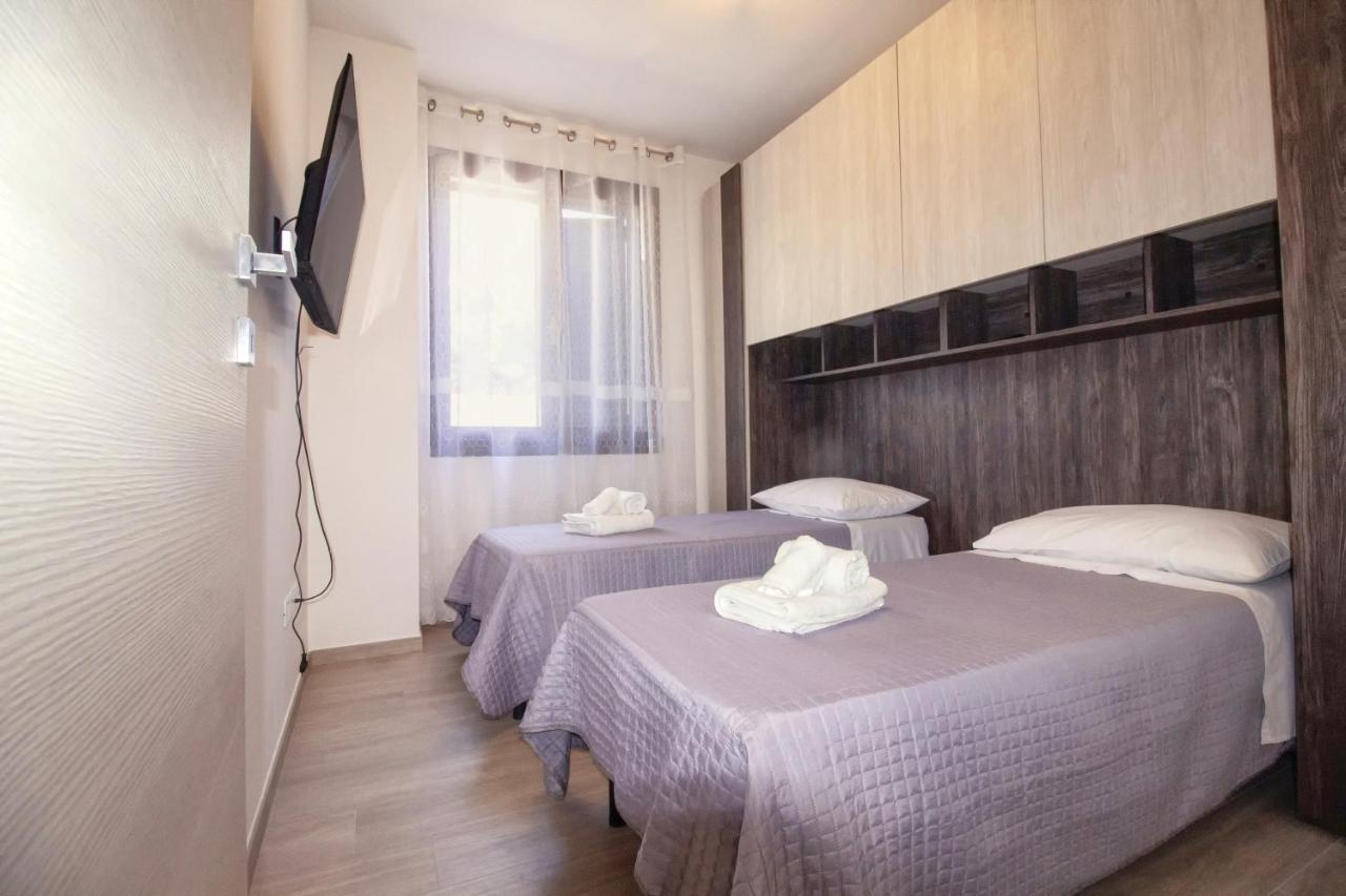Dd House Family Holiday Apartment Cecina  Exteriör bild