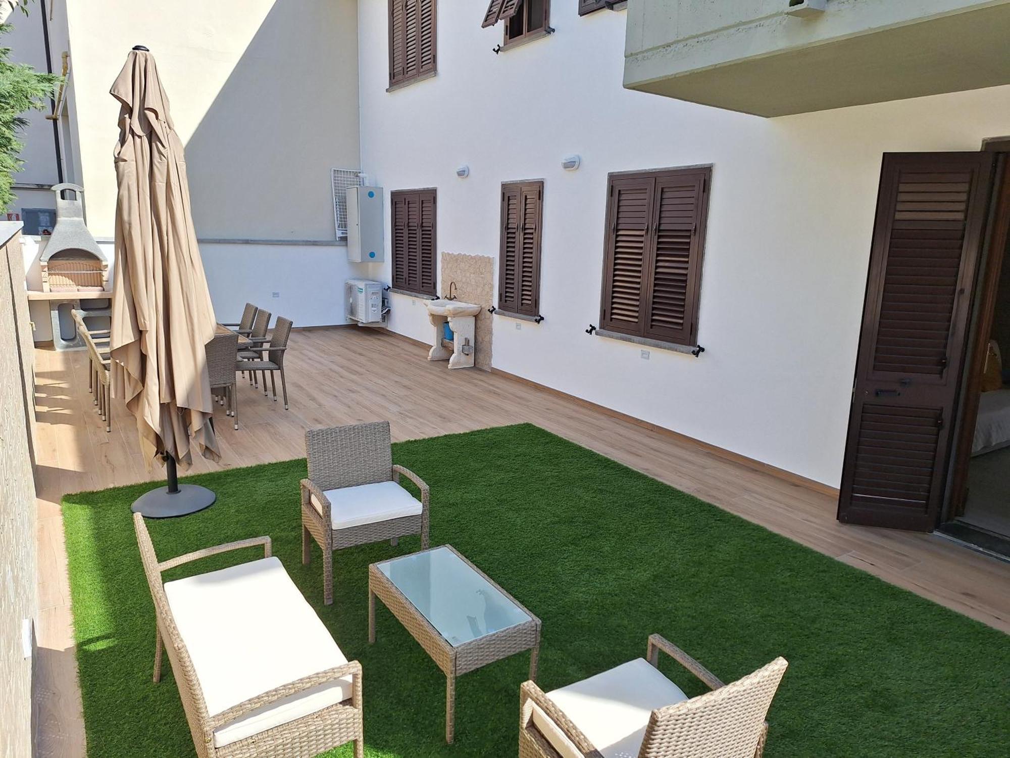 Dd House Family Holiday Apartment Cecina  Exteriör bild